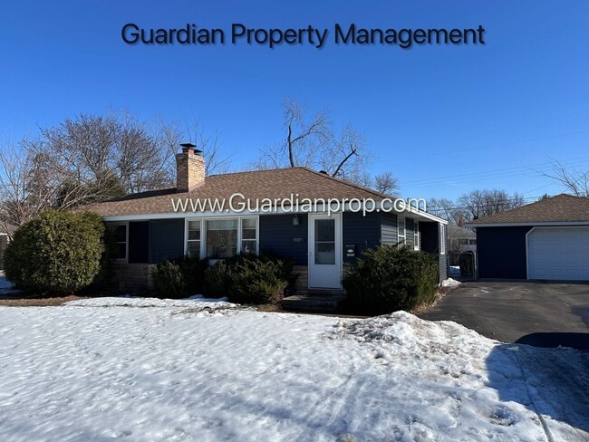 Building Photo - Single Family Home Featuring 2 Baths, 2 Car Garage, Fireplace, and Fenced in Yard