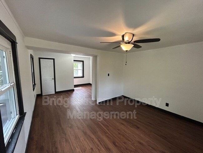 Photo - 216 W Hillcrest Ave