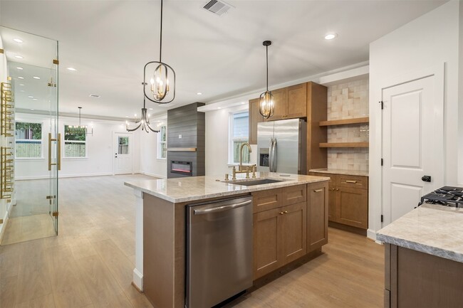 Photo - 882 Prosper St