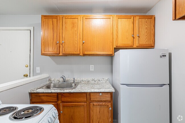 1BR, 1BA - Kitchen - Stuart Apartments