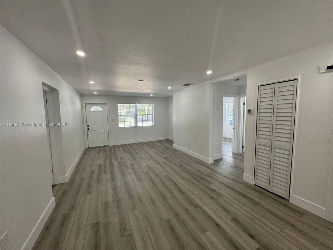 Photo - 1657 SW 44th Ave