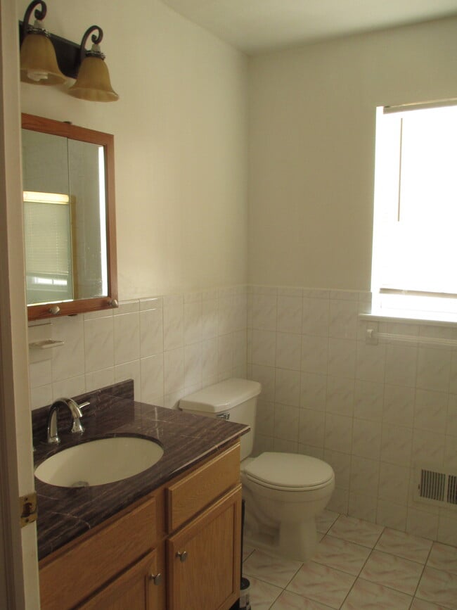 bathroom2 - 523 Lidgerwood Ave Unit Elmora