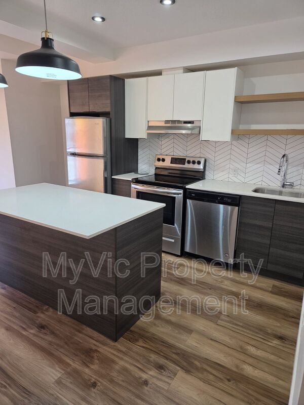 Photo - 8015-8102 102 St NW Unit Bachelor Suite