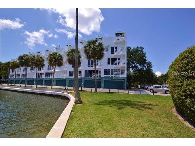 Building Photo - 4950 Bayshore Blvd