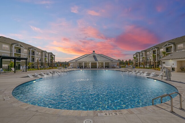 Building Photo - Crescent Pointe Apartments
