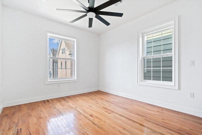 Photo - 133 W 4TH St Unit 2