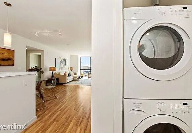 Building Photo - 1266 9th Ave Unit 401 Rental