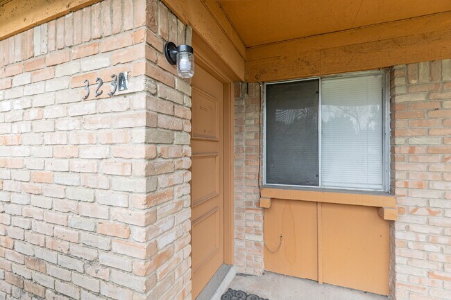 Photo - 323 W William Cannon Dr