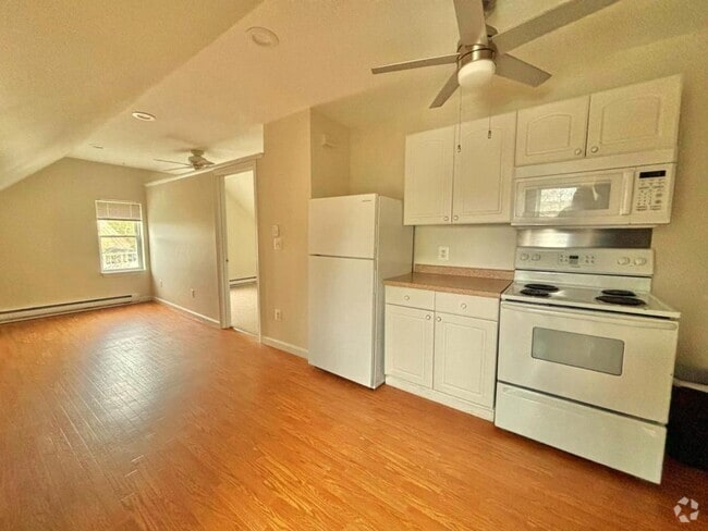 Building Photo - 36 Halifax St Rental