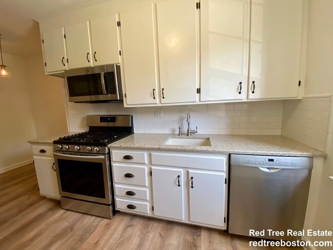 Building Photo - 337 Tappan St Unit 3