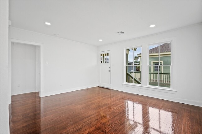 Building Photo - 1106 Winnie St