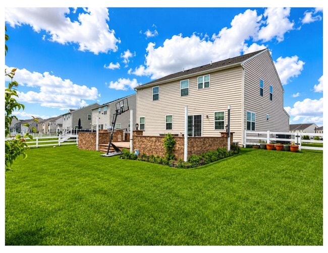 805 Llanelli Dr