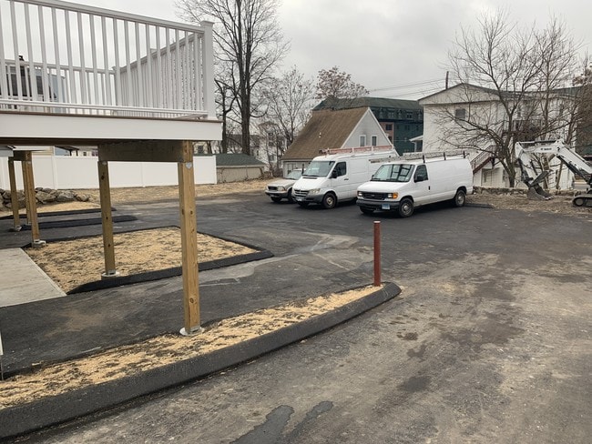 Área de estacionamiento - 16 Balmforth Ave Unidad 2