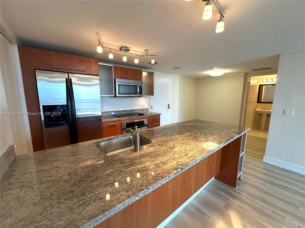 Photo - 185 SW 7th St