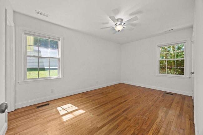 Photo - 3 Bed 2 Bath Just Outside Downtown Lilling...