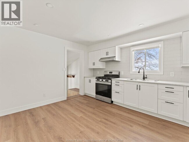Photo - 2301 Albuna Townline