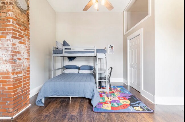 Photo - Furnished Germantown Charmer- available for 1-3 month stays!
