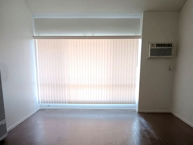 Photo - 15116 Parthenia St Unidad 113