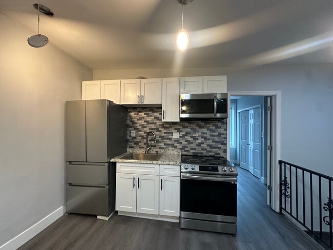 Building Photo - 1325 S 21st St Unit 2F