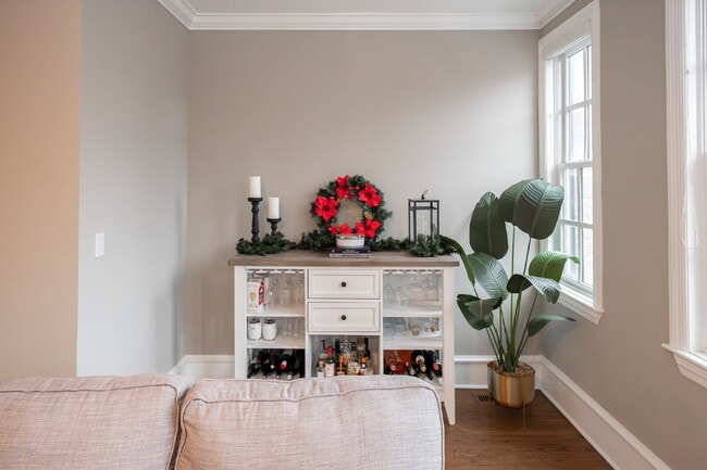 Photo - 3-Bed Urban Retreat with Fireplace & Granite Touches in Lincoln Park Unit #3W