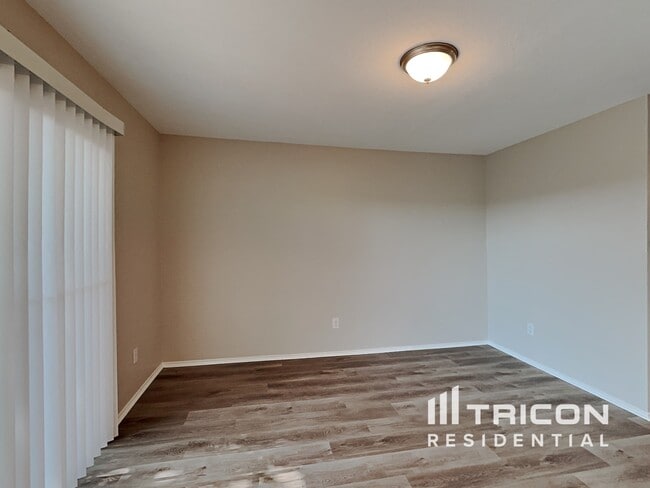Photo - 8504 Hawkview Dr
