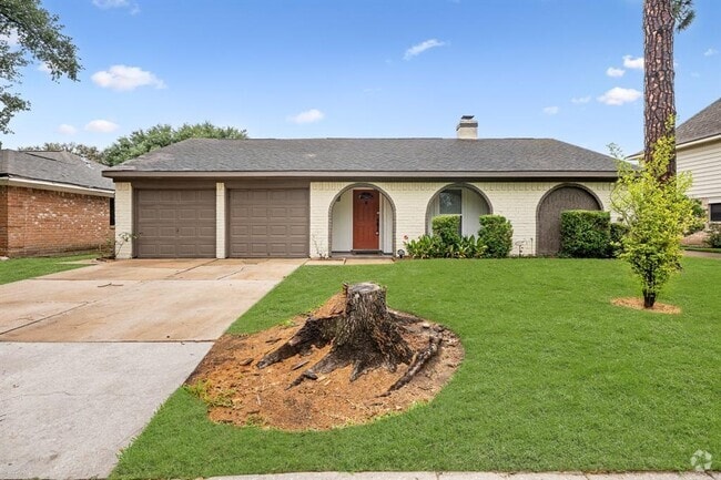 Building Photo - 16011 Hickory Knoll Dr Rental