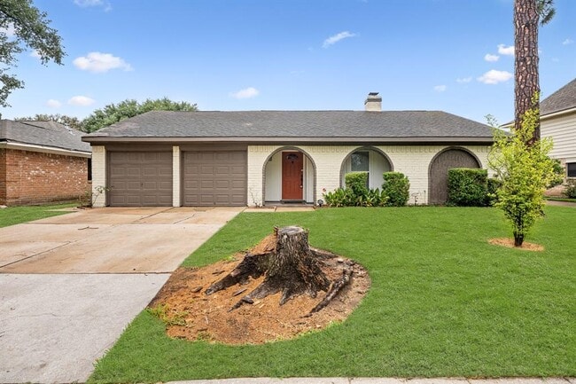 Building Photo - 16011 Hickory Knoll Dr Rental