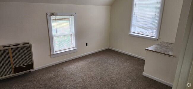 Building Photo - 326 Niagara St Unit Upper Rental