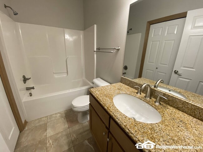 Photo - 2000 Meadow Ct