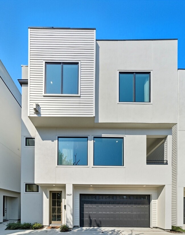Building Photo - 5437 Darling St