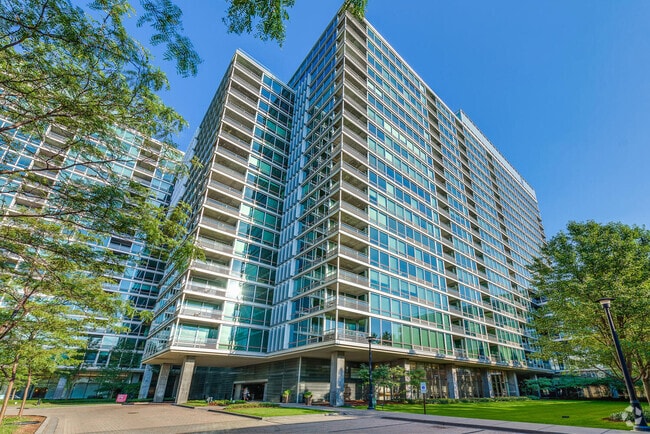 Building Photo - 9715 Woods Dr Unit 602 Rental