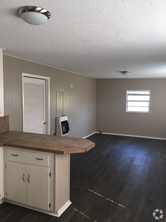 Building Photo - One Bed One Bath House - Renovated in 2019