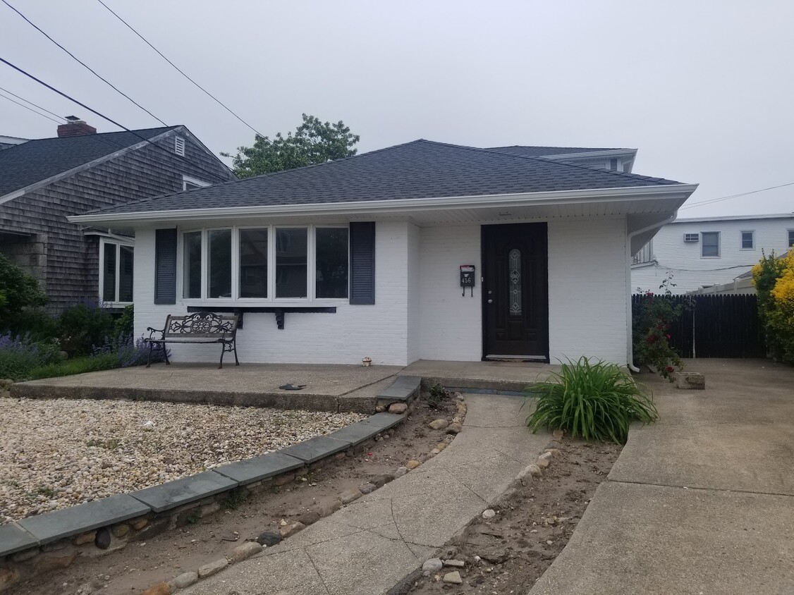 Front - 456 Lincoln Blvd (Long Beach, NY)