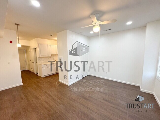 Photo - 910 N 41st St Unit 3