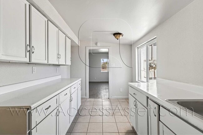 Photo - Cozy 1 Bed/1 Bath Duplex Home With Amazing Mountain Views In Barstow!