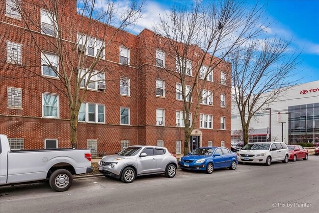 Building Photo - 2343 W Glenlake Ave Unit 3