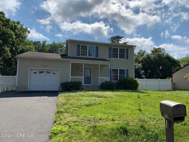Photo - 1738 Burrsville Rd House