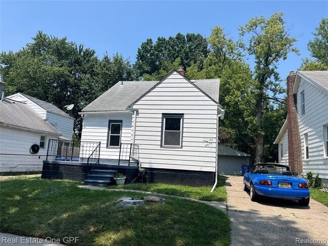 Photo - 8679 Chalmers Ave