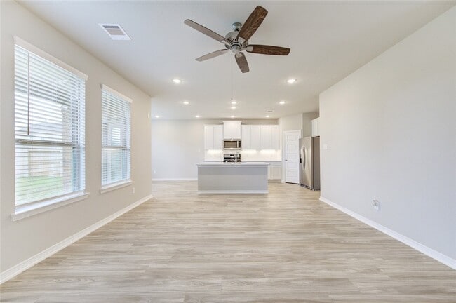 Photo - 812 Laguna Grn Ln