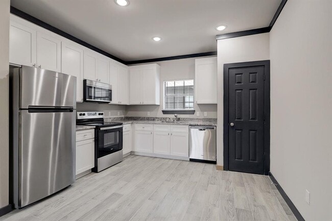 Building Photo - 5626 Kittridge St Unit A Rental