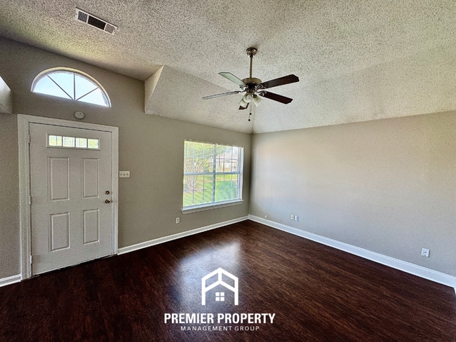 Photo - 3BR/2BA Memphis Rental with High Ceilings, Hardwood Floors & Kitchen Bay Window