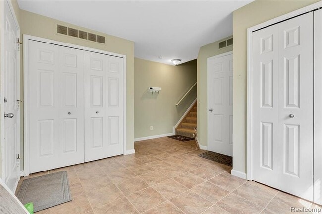 Photo - 1048 Lakepointe St Unit F