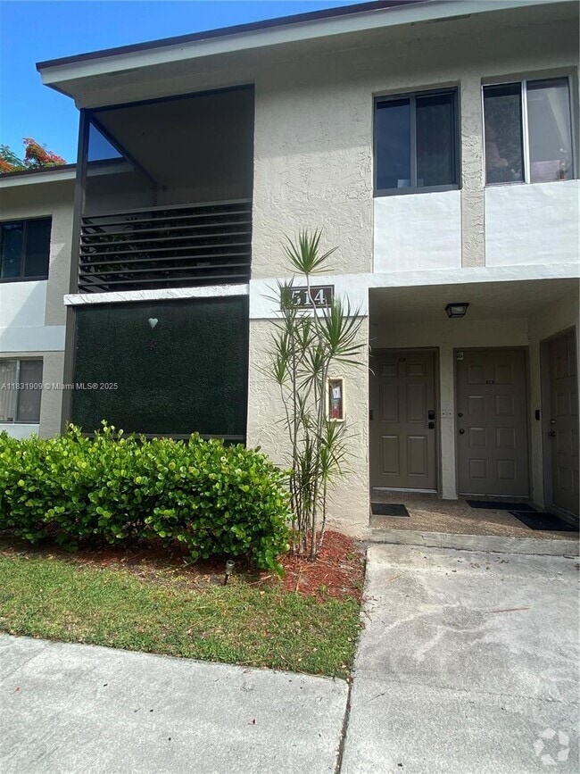Building Photo - 514 Gardens Dr Unit 101 Rental
