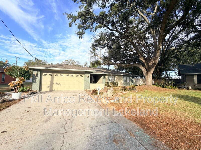 Photo - 222 Lakeview Dr