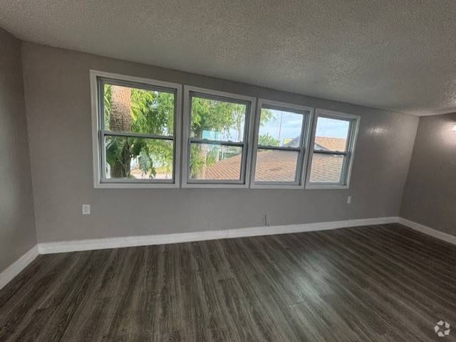 Building Photo - 1064 N Tamiami Trl Rental