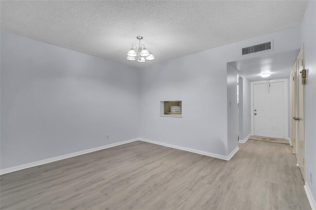 Building Photo - 5320 NW 11th St Unit 205