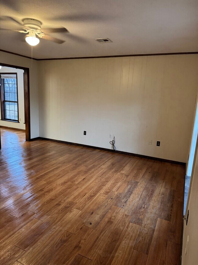 Photo - 323 S Shurley St