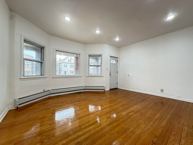 Photo - 136 W 31st St Unit #1