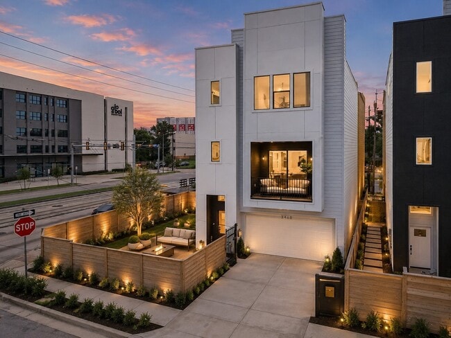 Building Photo - 3468 Bremond St