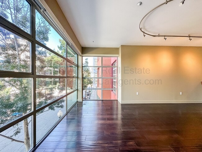 Building Photo - 585 9th St Rental